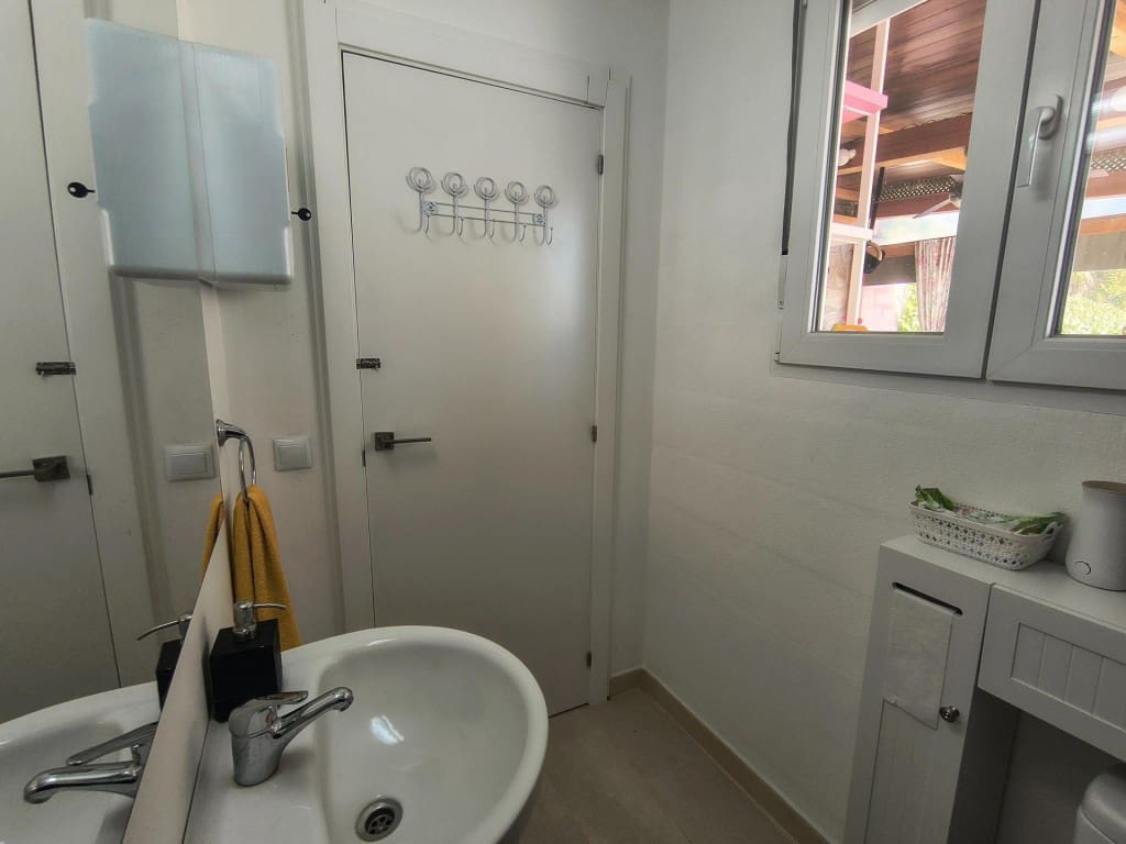 3 bedroom Villa for sale in Torrejon del Rey with pool garage - € 259,000 (Ref: 9561625)