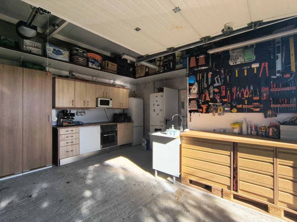 3 bedroom Villa for sale in Torrejon del Rey with pool garage - € 259,000 (Ref: 9561625)