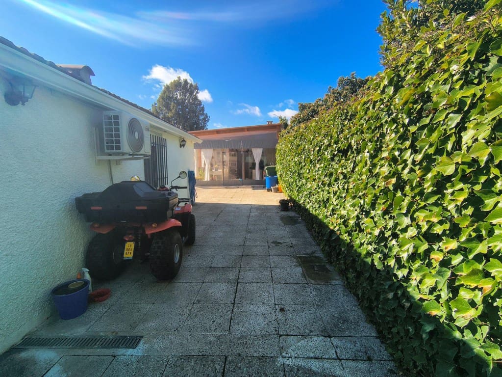 3 bedroom Villa for sale in Torrejon del Rey with pool garage - € 259,000 (Ref: 9561625)