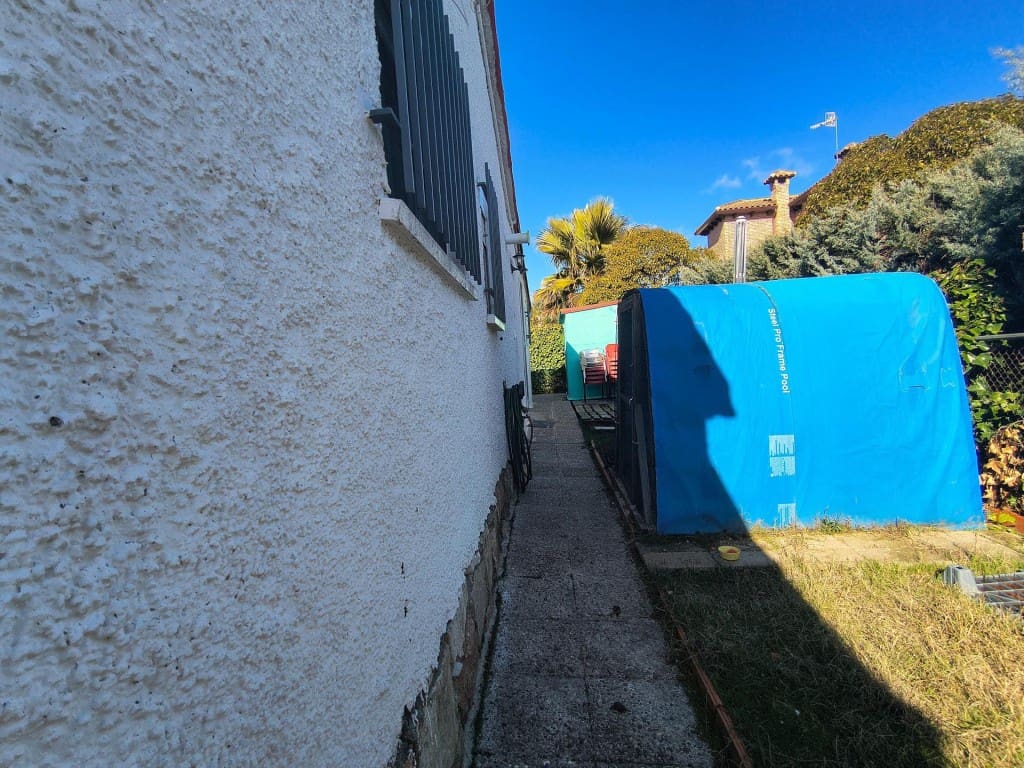 3 bedroom Villa for sale in Torrejon del Rey with pool garage - € 259,000 (Ref: 9561625)