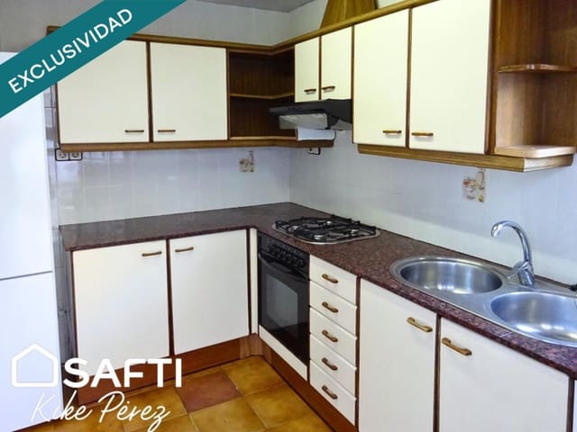 5 chambre Villa/Maison Mitoyenne à vendre à Esparreguera avec garage - 449 000 € (Ref: 9568352)