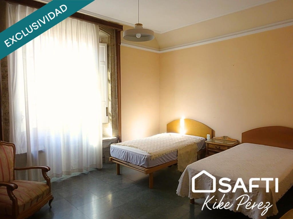 5 chambre Villa/Maison Mitoyenne à vendre à Esparreguera avec garage - 449 000 € (Ref: 9568352)