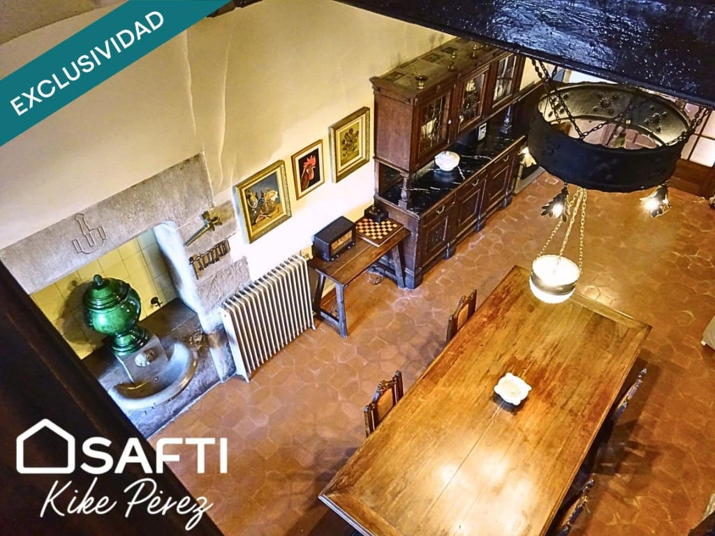 5 chambre Villa/Maison Mitoyenne à vendre à Esparreguera avec garage - 449 000 € (Ref: 9568352)