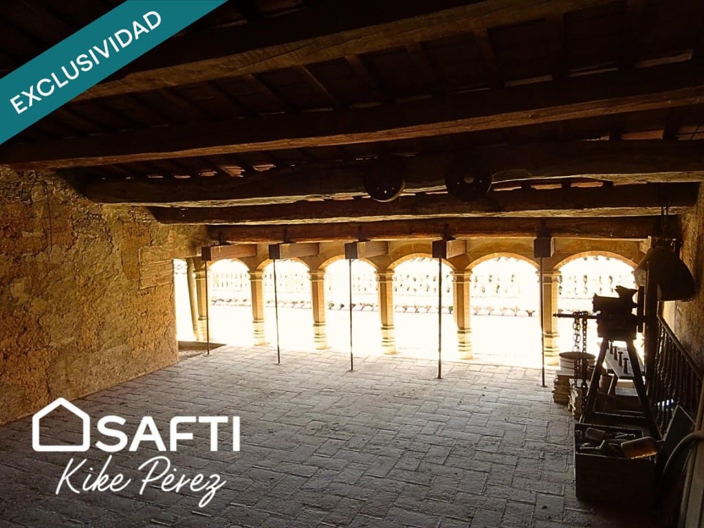 5 chambre Villa/Maison Mitoyenne à vendre à Esparreguera avec garage - 449 000 € (Ref: 9568352)