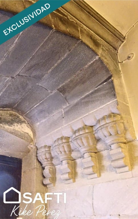 5 chambre Villa/Maison Mitoyenne à vendre à Esparreguera avec garage - 449 000 € (Ref: 9568352)