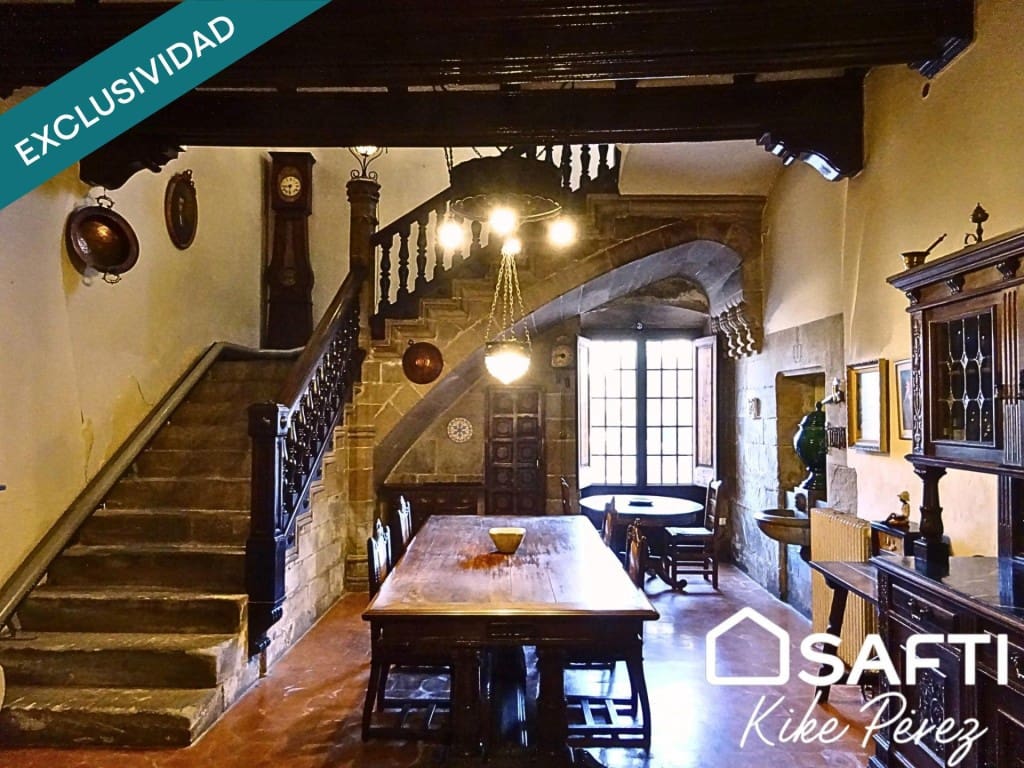 5 chambre Villa/Maison Mitoyenne à vendre à Esparreguera avec garage - 449 000 € (Ref: 9568352)