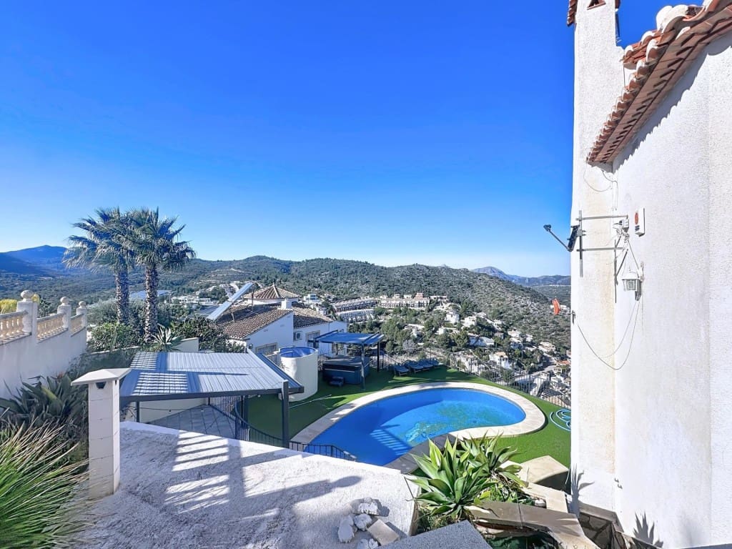 4 soveværelse Villa til salg i Pedreguer med swimmingpool - € 1.300.000 (Ref: 9570970)