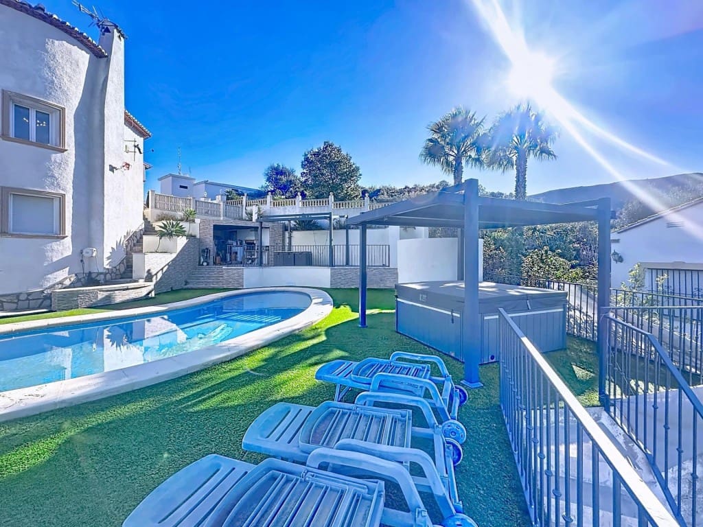 4 soveværelse Villa til salg i Pedreguer med swimmingpool - € 1.300.000 (Ref: 9570970)