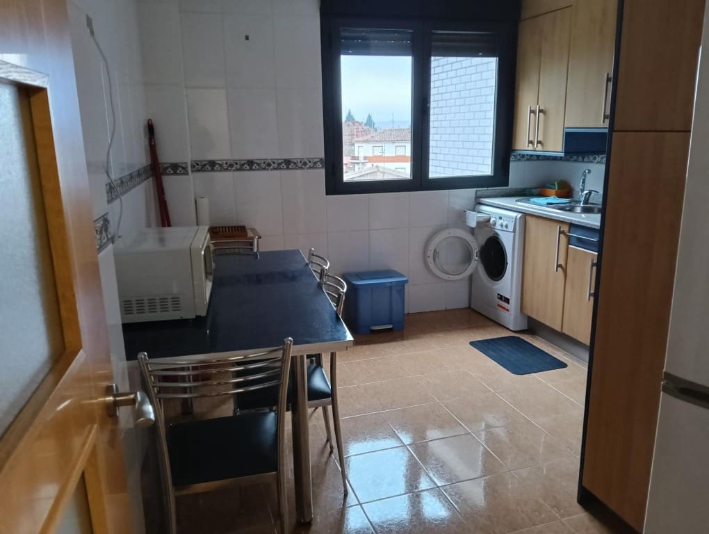 2 bedroom Flat for rent in Valencia de Don Juan with garage - € 400 (Ref: 9570971)