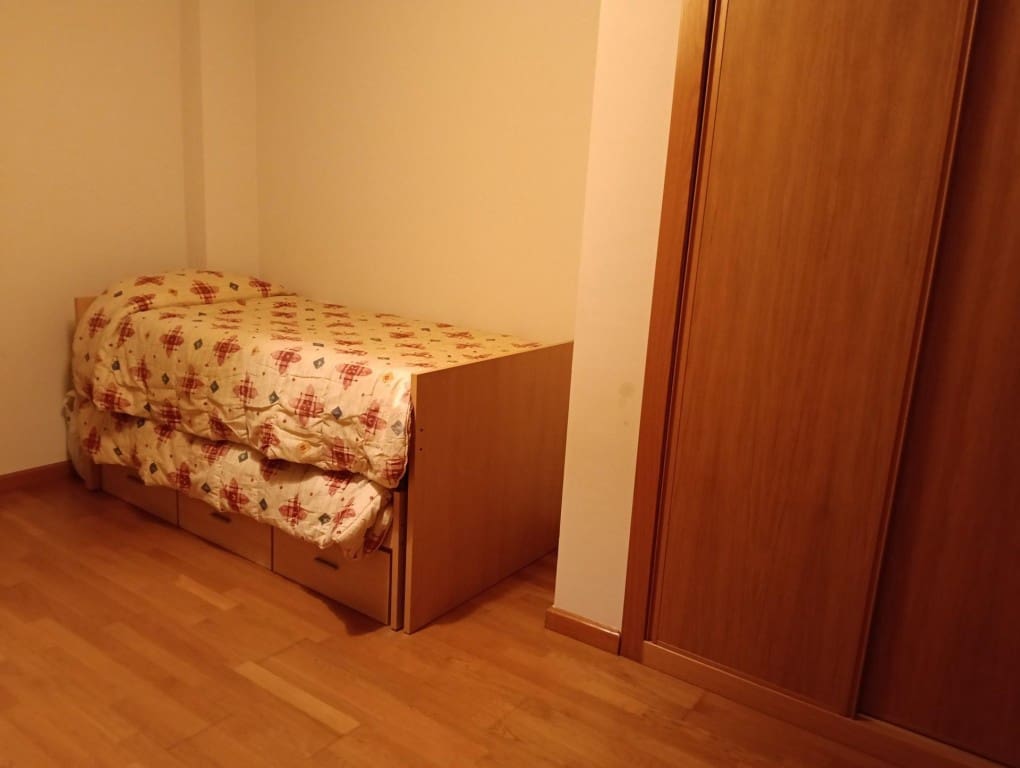 2 bedroom Flat for rent in Valencia de Don Juan with garage - € 400 (Ref: 9570971)