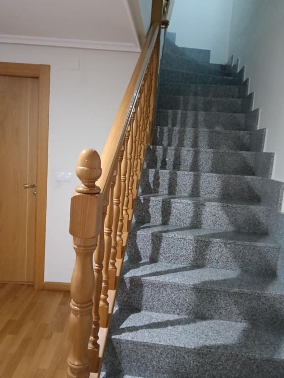 2 bedroom Flat for rent in Valencia de Don Juan with garage - € 400 (Ref: 9570971)