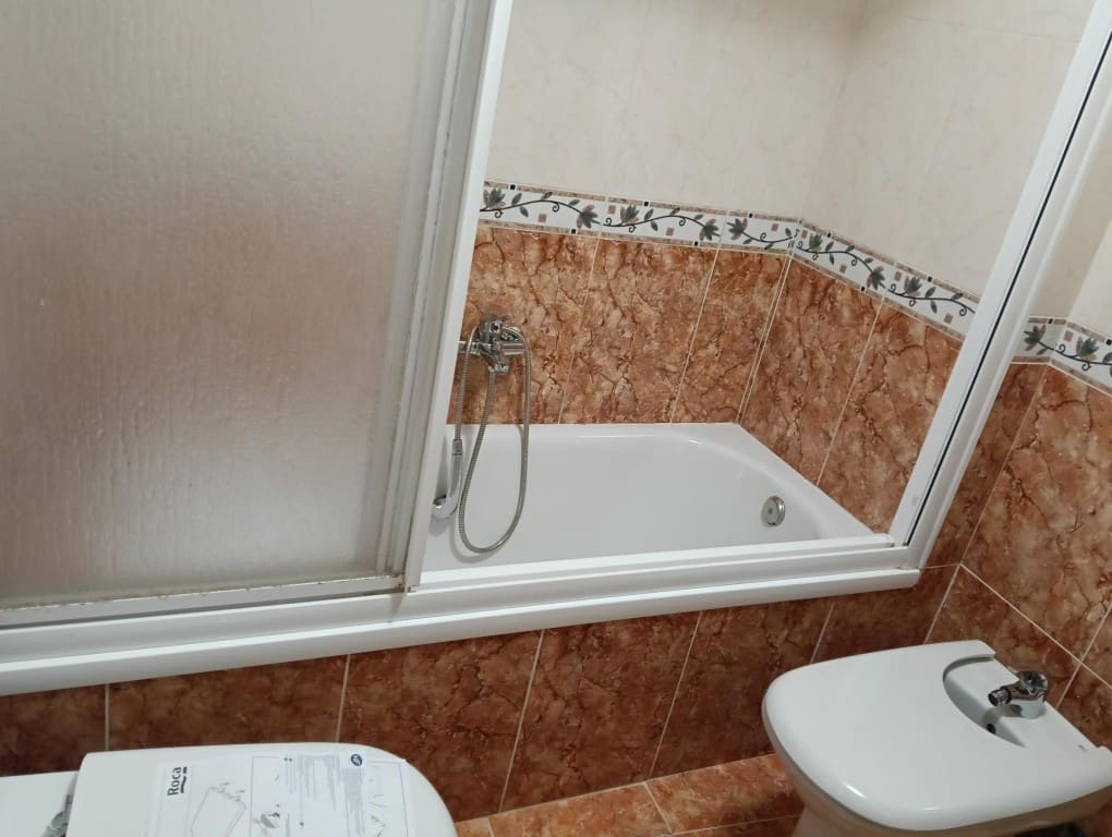 2 bedroom Flat for rent in Valencia de Don Juan with garage - € 400 (Ref: 9570971)