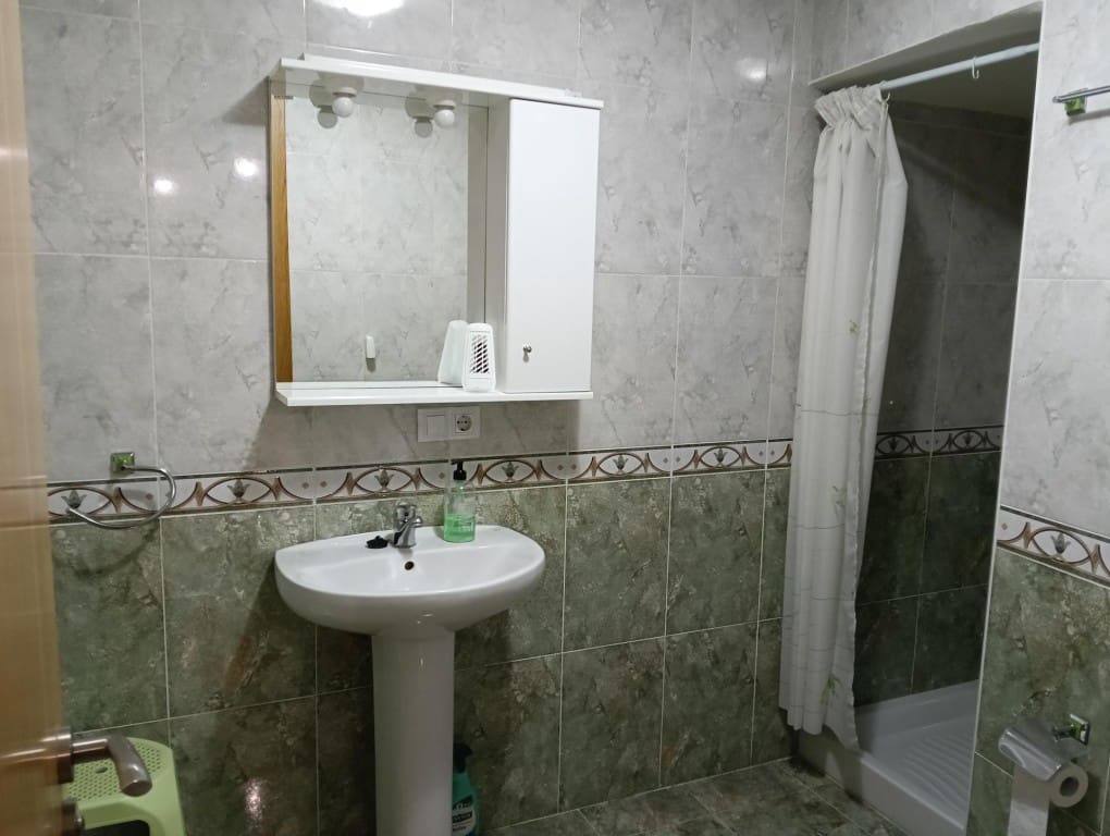2 bedroom Flat for rent in Valencia de Don Juan with garage - € 400 (Ref: 9570971)