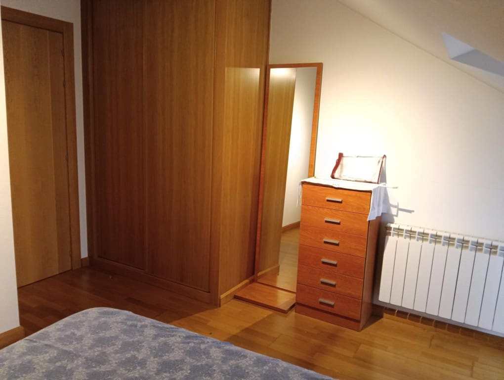 2 bedroom Flat for rent in Valencia de Don Juan with garage - € 400 (Ref: 9570971)