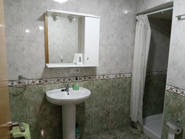 2 bedroom Flat for rent in Valencia de Don Juan with garage - € 400 (Ref: 9570971)