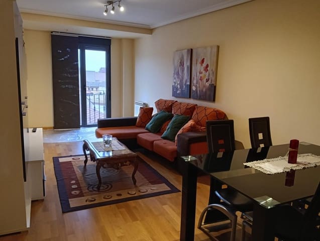 2 bedroom Flat for rent in Valencia de Don Juan with garage - € 400 (Ref: 9570971)