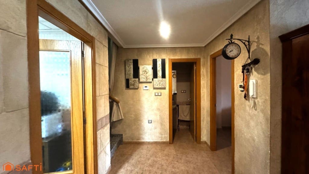 7 makuuhuone Rivitalo myytävänä paikassa Aspe mukana 
autotalli - 261 000 € (Ref: 9570974)