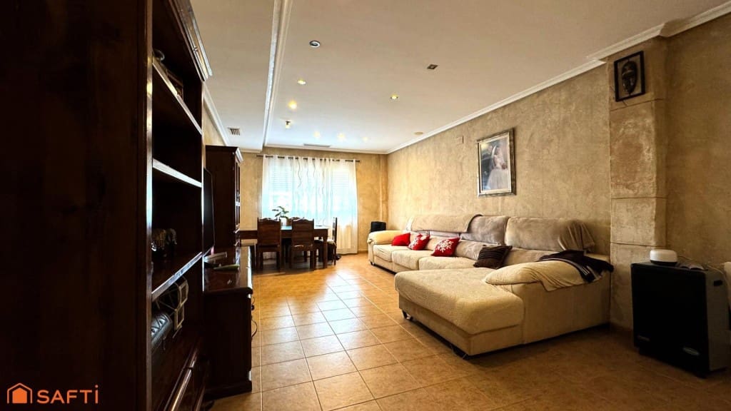 7 makuuhuone Rivitalo myytävänä paikassa Aspe mukana 
autotalli - 261 000 € (Ref: 9570974)