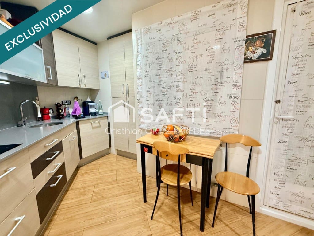 Apartamento de 2 habitaciones en Blanes en venta - 204.000 € (Ref: 9574458)