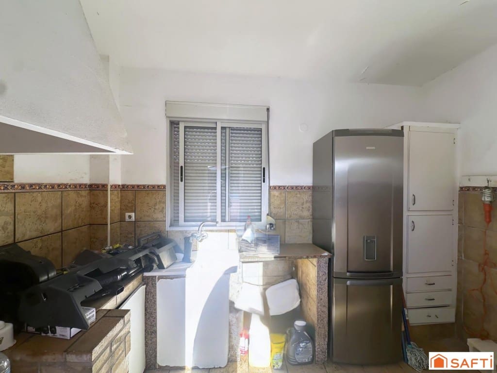 5 bedroom Villa for sale in Oliva with pool - € 325,000 (Ref: 9574464)