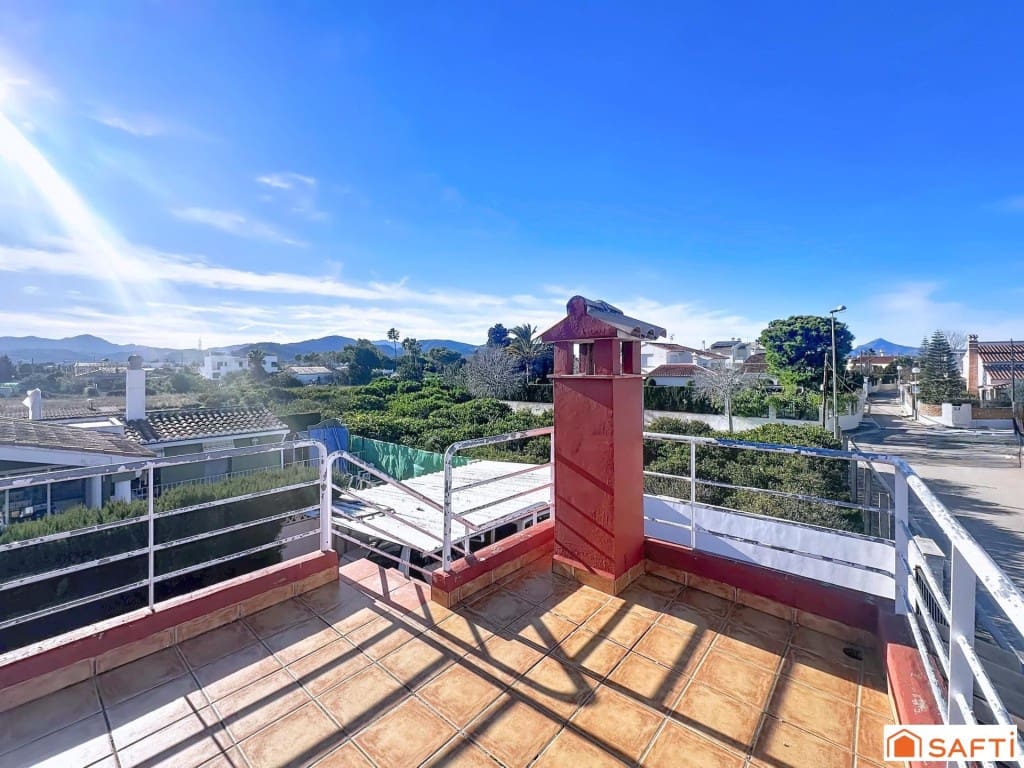 5 bedroom Villa for sale in Oliva with pool - € 325,000 (Ref: 9574464)