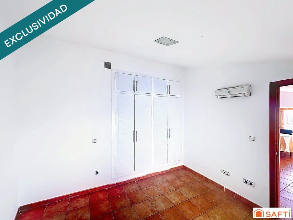 4 soverom Villa til salgs i Oliva med garasje - € 249 000 (Ref: 9574465)