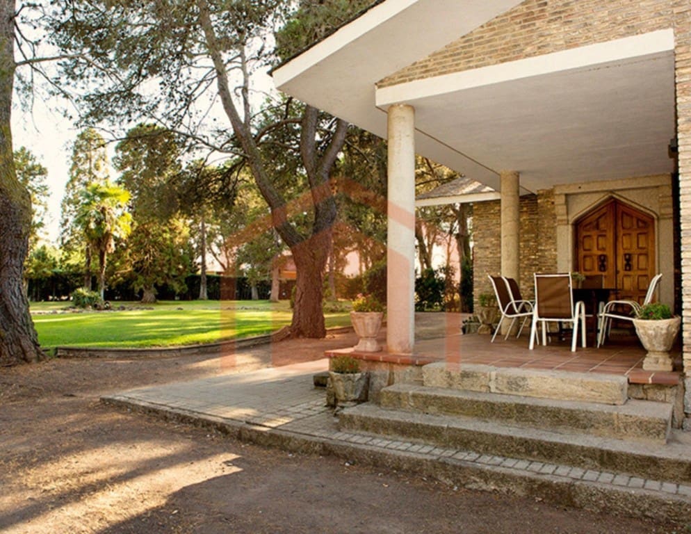 6 bedroom Finca/Country House for sale in Salamanca city - € 825,000 (Ref: 9582664)