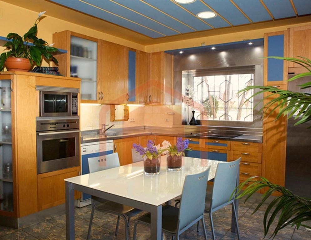 6 bedroom Finca/Country House for sale in Salamanca city - € 825,000 (Ref: 9582664)