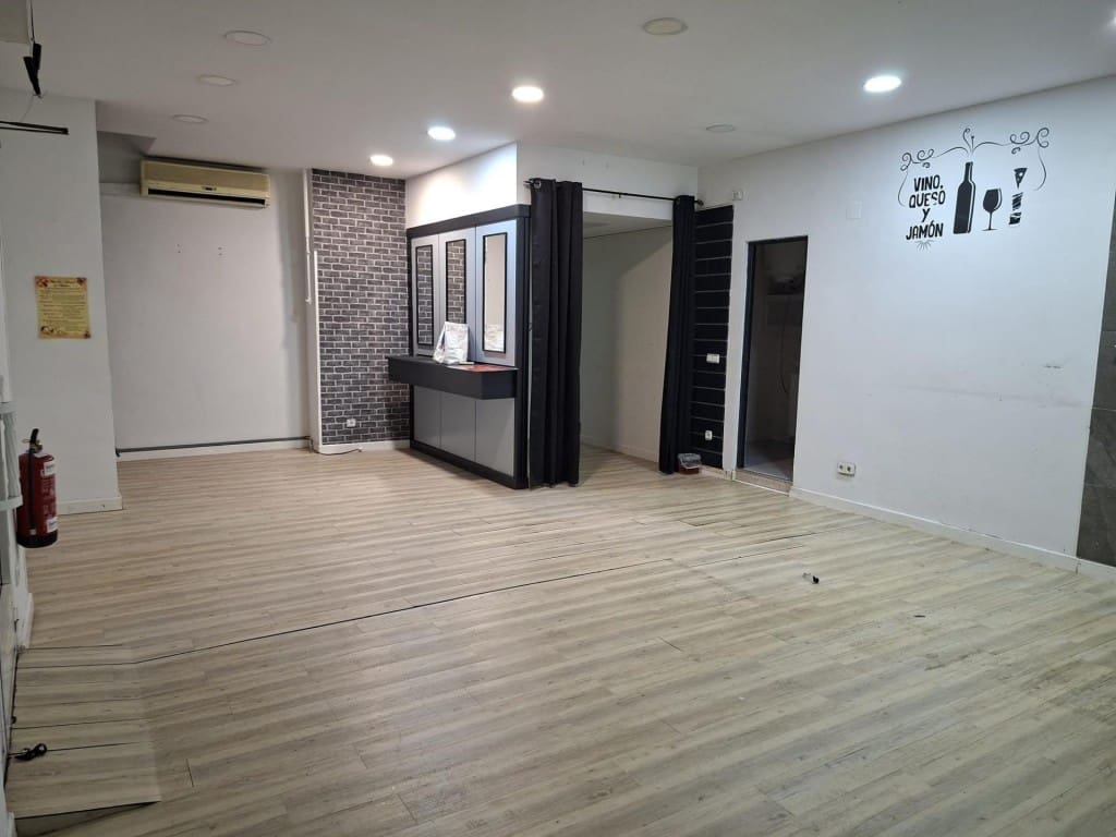 Commercial for sale in Alcorcon - € 125,000 (Ref: 9582666)
