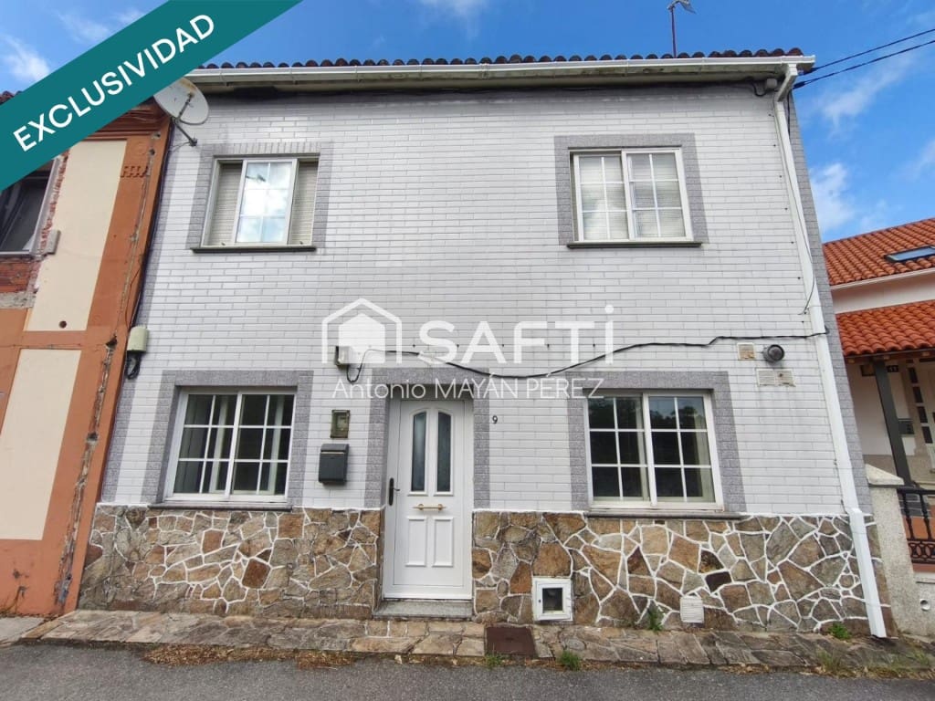 Adosado de 3 habitaciones en A Pobra do Caramiñal en venta - 114.500 € (Ref: 9586223)
