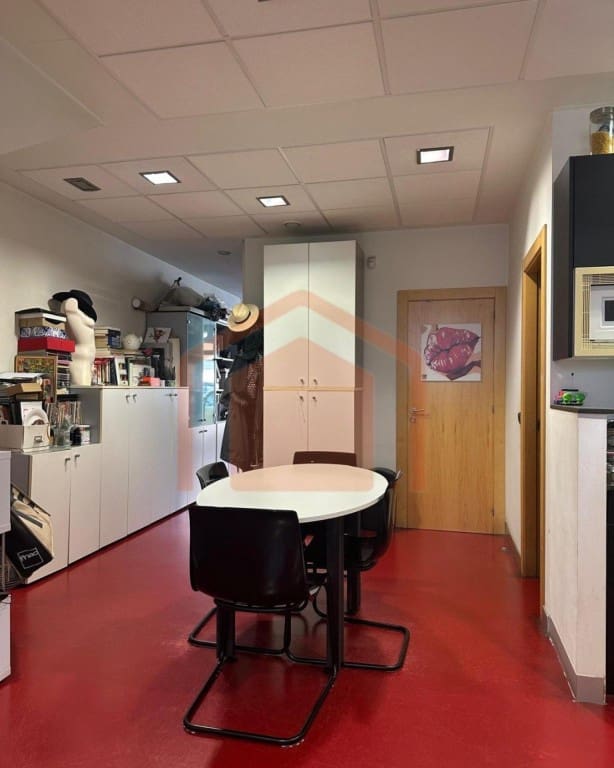 Commercial for sale in Salamanca city - € 206,000 (Ref: 9586231)