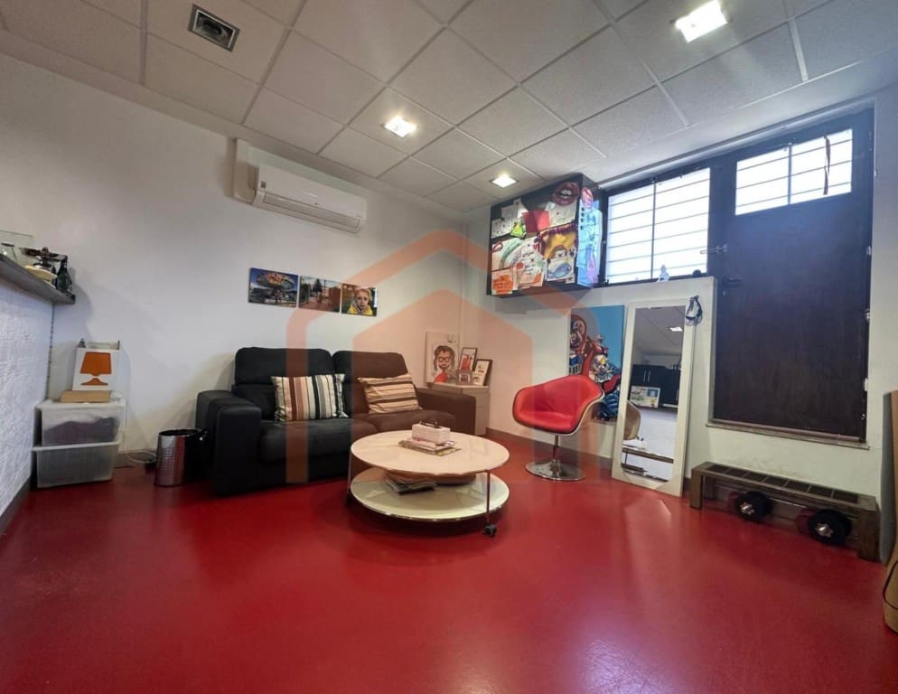 Commercial for sale in Salamanca city - € 206,000 (Ref: 9586231)