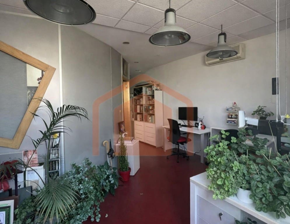 Commercial for sale in Salamanca city - € 206,000 (Ref: 9586231)