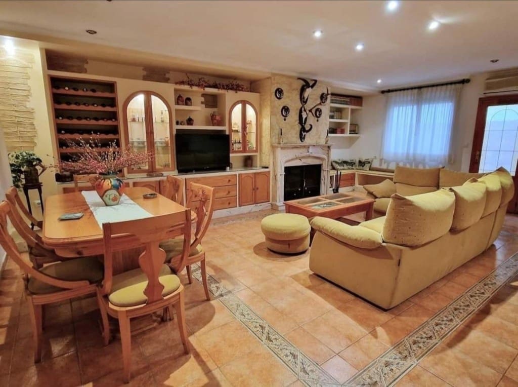 4 chambre Villa/Maison Mitoyenne à vendre à Monovar / Monover avec garage - 190 000 € (Ref: 9594928)