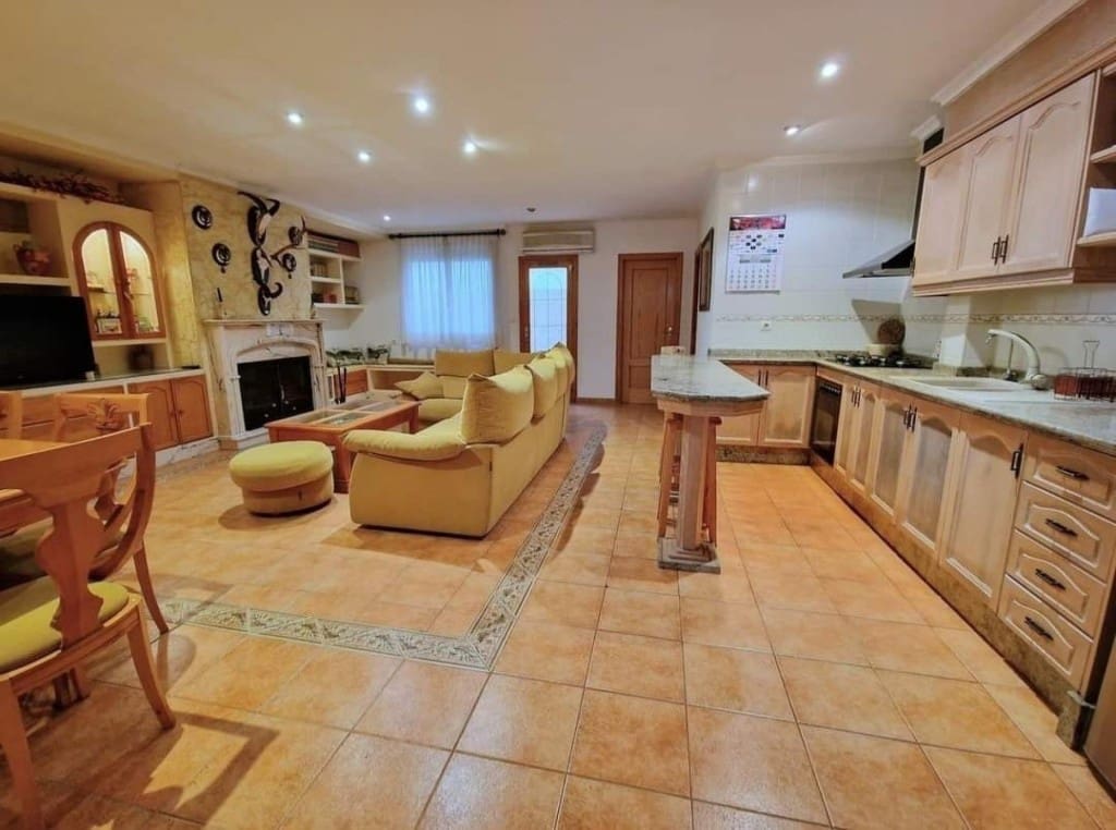 4 chambre Villa/Maison Mitoyenne à vendre à Monovar / Monover avec garage - 190 000 € (Ref: 9594928)