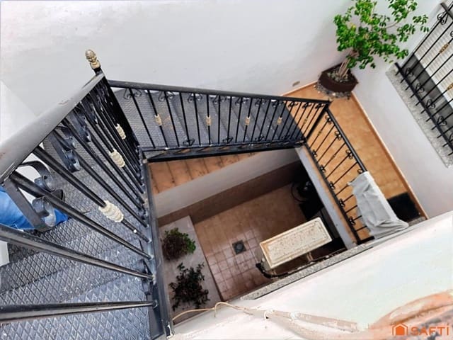 4 makuuhuone Rivitalo myytävänä paikassa Monóvar / Monóver mukana 
autotalli - 190 000 € (Ref: 9594928)