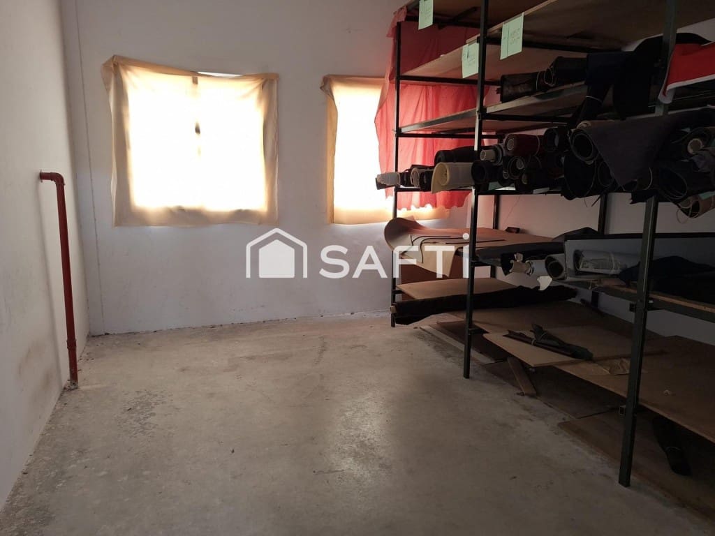 Comercial para venda em Villena - 300 000 € (Ref: 9594929)