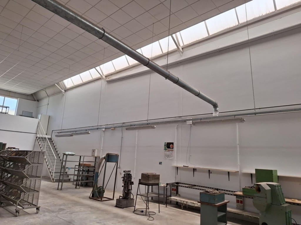 Comercial para venda em Villena - 300 000 € (Ref: 9594929)