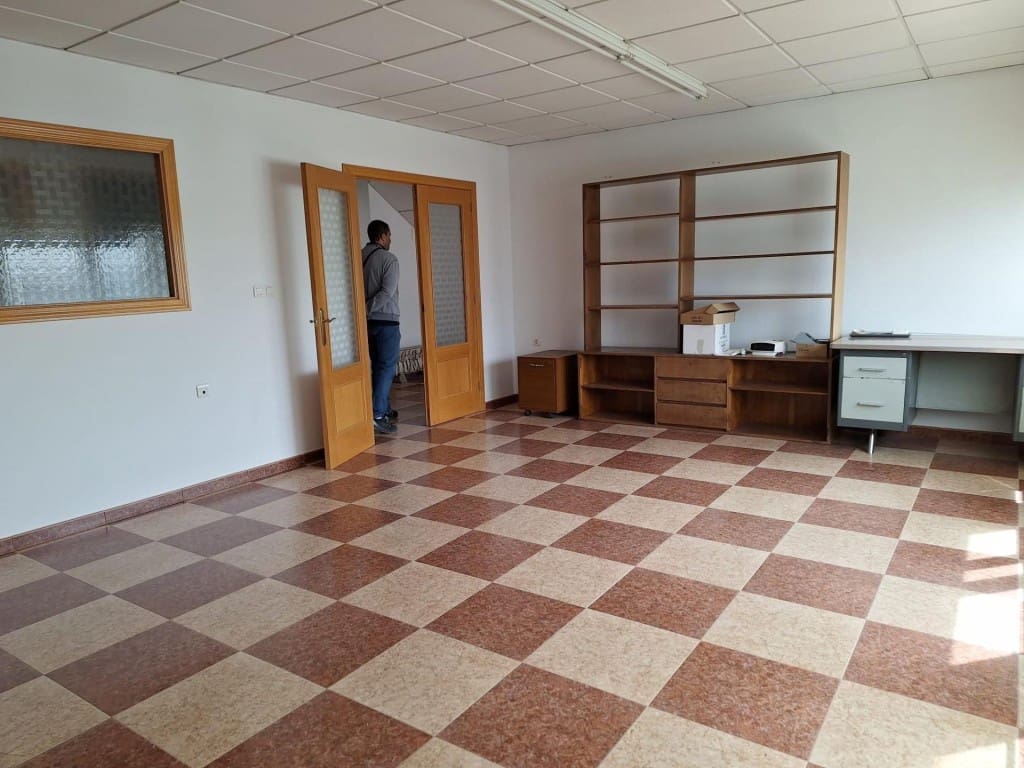 Comercial para venda em Villena - 300 000 € (Ref: 9594929)