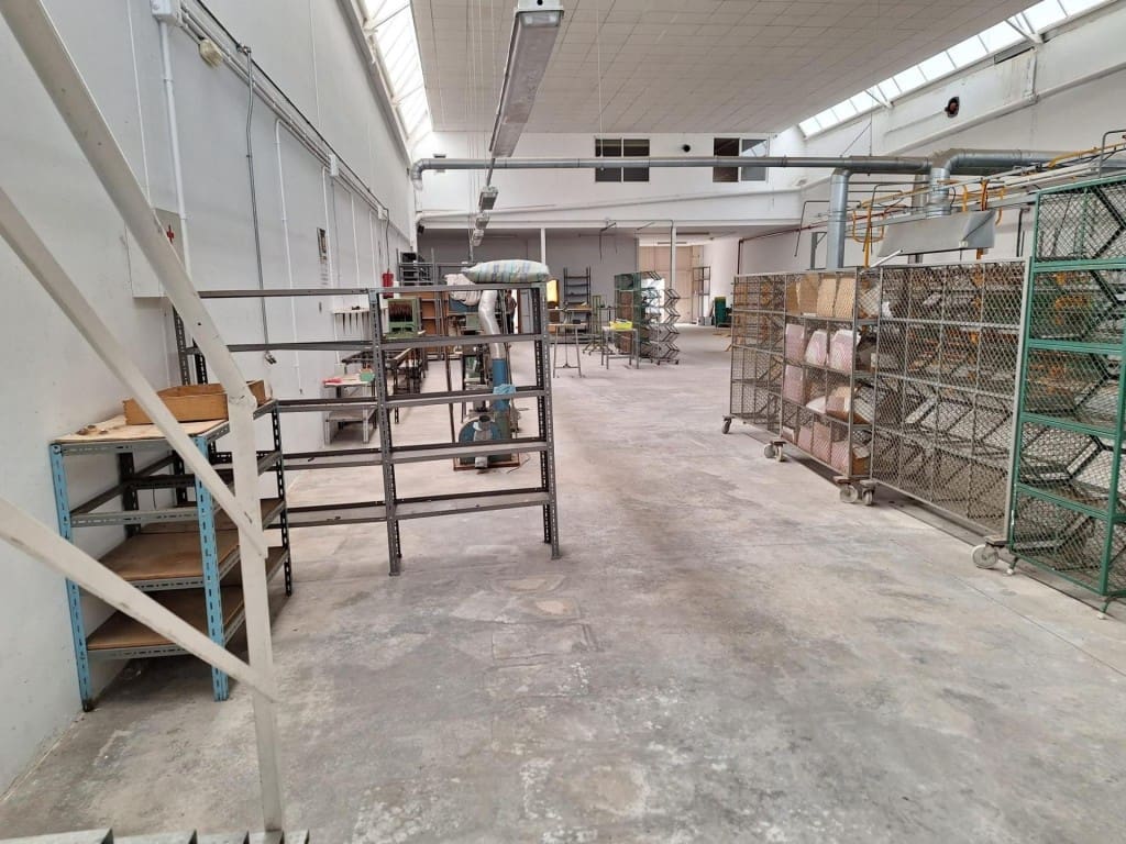 Comercial para venda em Villena - 300 000 € (Ref: 9594929)