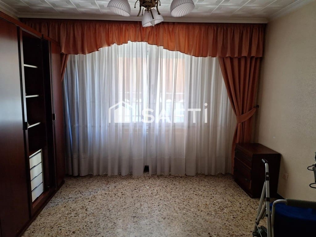 4 bedroom Apartment for sale in Yecla with garage - € 105,000 (Ref: 9594931)