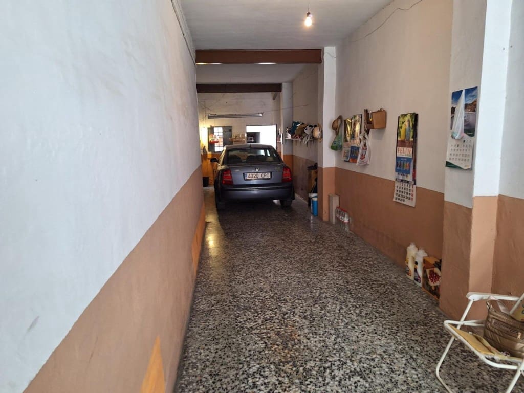 4 bedroom Apartment for sale in Yecla with garage - € 105,000 (Ref: 9594931)