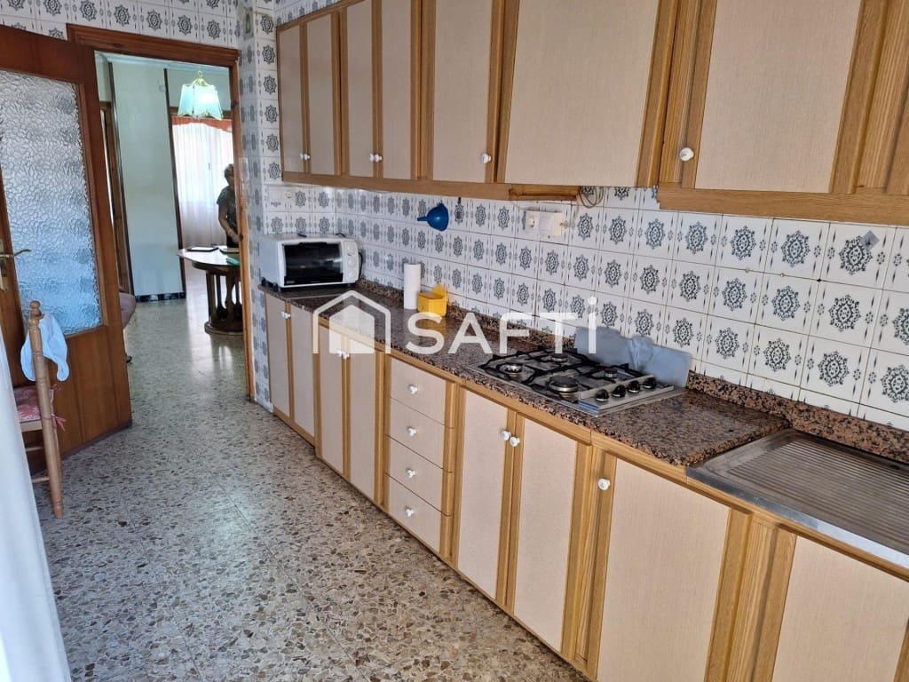 4 bedroom Apartment for sale in Yecla with garage - € 105,000 (Ref: 9594931)
