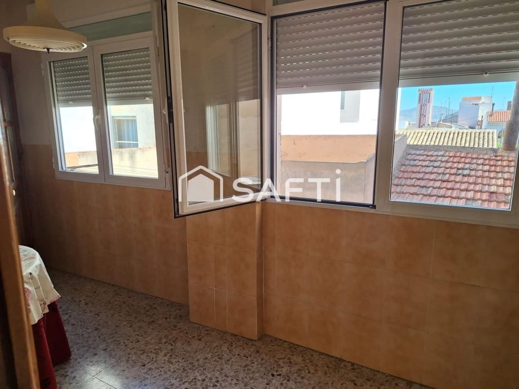 4 bedroom Apartment for sale in Yecla with garage - € 105,000 (Ref: 9594931)