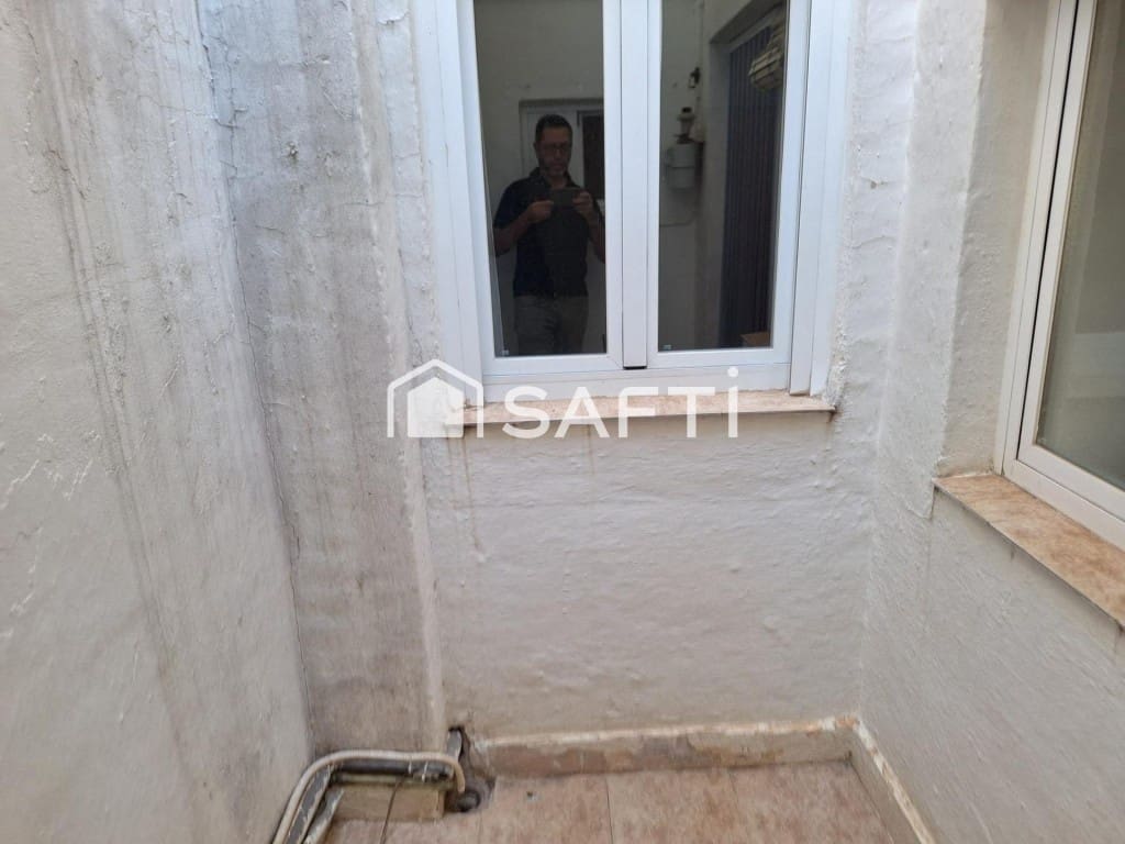 4 bedroom Apartment for sale in Yecla with garage - € 105,000 (Ref: 9594931)