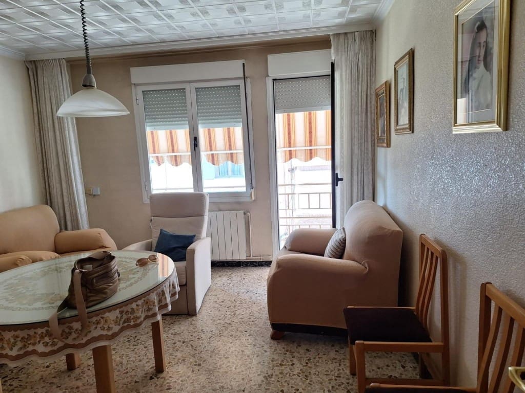 4 bedroom Apartment for sale in Yecla with garage - € 105,000 (Ref: 9594931)