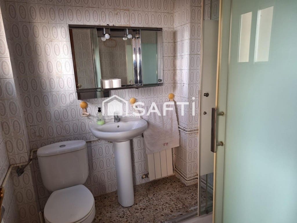 4 bedroom Apartment for sale in Yecla with garage - € 105,000 (Ref: 9594931)