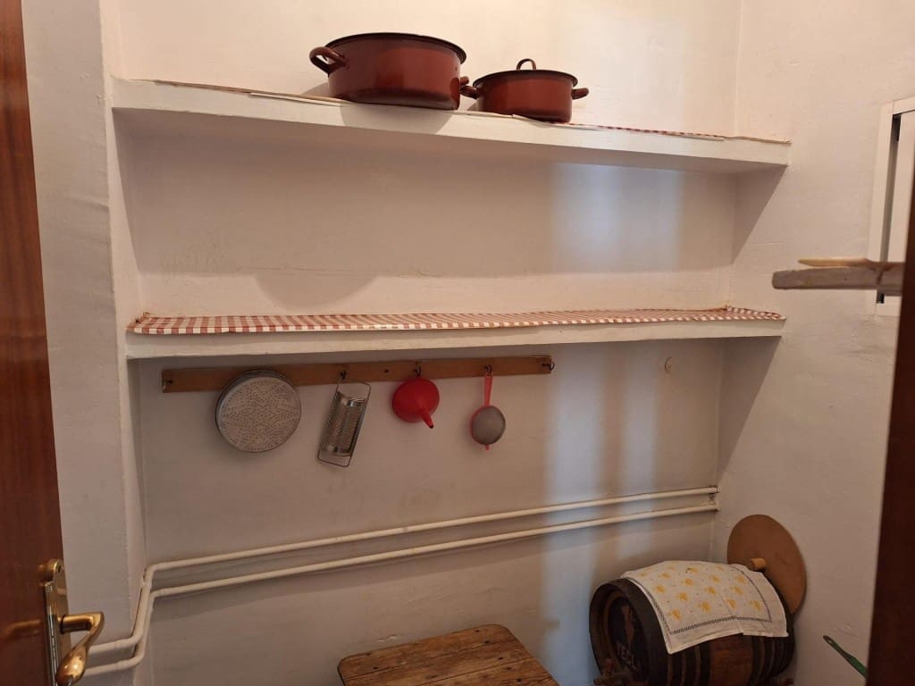 4 bedroom Apartment for sale in Yecla with garage - € 105,000 (Ref: 9594931)