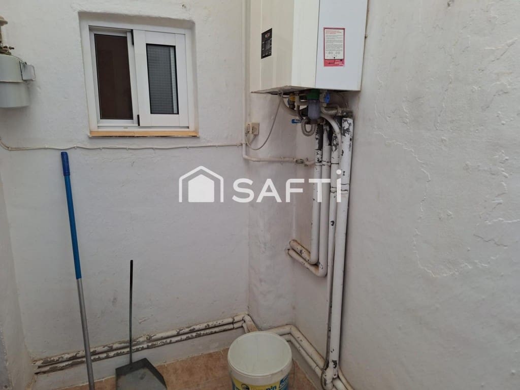 4 bedroom Apartment for sale in Yecla with garage - € 105,000 (Ref: 9594931)