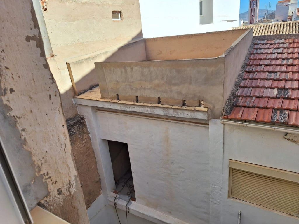 4 bedroom Apartment for sale in Yecla with garage - € 105,000 (Ref: 9594931)